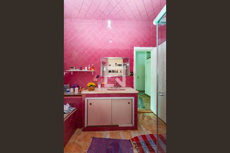 Casa à venda com 297m², 5 quartos e 1 vaga Casa à venda com 297m², 5 quartos e 1 vagaBanheiro da Suíte