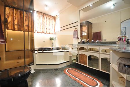 Casa à venda com 454m², 4 quartos e 2 vagasBanheiro da Suíte Master