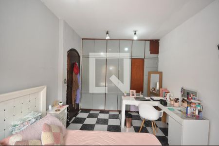 Casa à venda com 454m², 4 quartos e 2 vagasSuíte 2