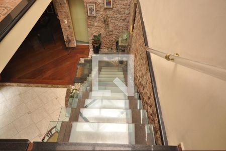 Casa à venda com 454m², 4 quartos e 2 vagasEscada