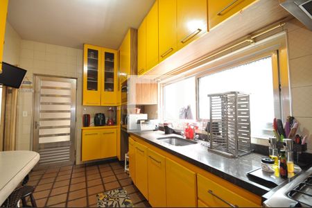 Casa à venda com 454m², 4 quartos e 2 vagasCozinha