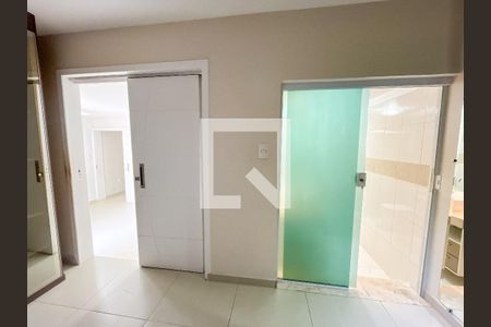 Casa à venda com 280m², 3 quartos e 2 vagas Casa à venda com 280m², 3 quartos e 2 vagasCloset da suíte