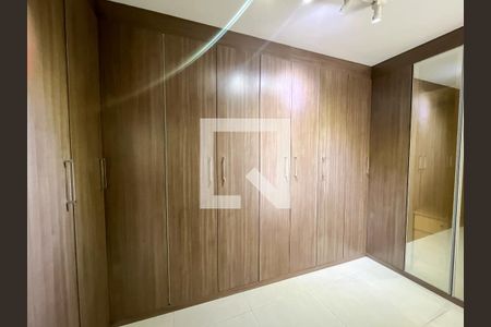 Casa à venda com 280m², 3 quartos e 2 vagas Casa à venda com 280m², 3 quartos e 2 vagasCloset da suíte