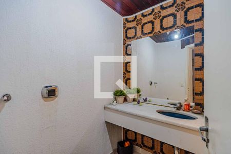 Casa à venda com 240m², 4 quartos e 6 vagas Casa à venda com 240m², 4 quartos e 6 vagasBanheiro Escrito