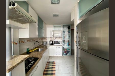 Apartamento à venda com 84m², 3 quartos e 1 vaga Apartamento à venda com 84m², 3 quartos e 1 vagaCozinha e Área de Serviço