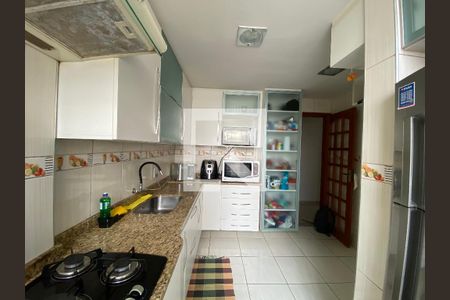 Apartamento à venda com 84m², 3 quartos e 1 vaga Apartamento à venda com 84m², 3 quartos e 1 vagaCozinha e Área de Serviço
