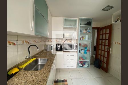 Apartamento à venda com 84m², 3 quartos e 1 vaga Apartamento à venda com 84m², 3 quartos e 1 vagaCozinha e Área de Serviço