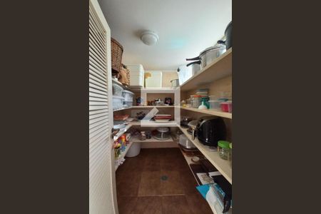 Casa à venda com 493m², 4 quartos e 2 vagasDespensa 