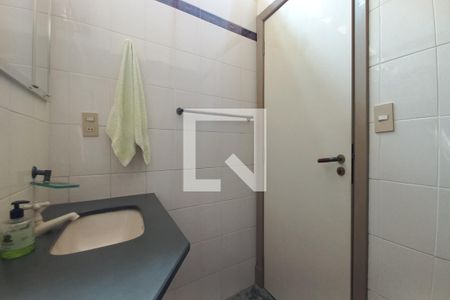 Casa à venda com 493m², 4 quartos e 2 vagasBanheiro da Suíte 2