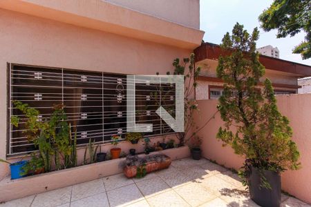 Casa à venda com 349m², 4 quartos e 2 vagas Casa à venda com 349m², 4 quartos e 2 vagasVaranda