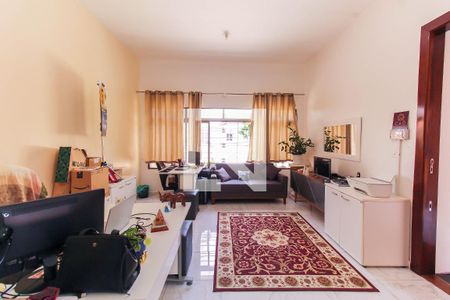 Casa à venda com 349m², 4 quartos e 2 vagas Casa à venda com 349m², 4 quartos e 2 vagasSala