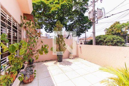 Casa à venda com 349m², 4 quartos e 2 vagas Casa à venda com 349m², 4 quartos e 2 vagasVaranda