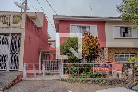 Casa à venda com 168m², 3 quartos e 5 vagas Casa à venda com 168m², 3 quartos e 5 vagasFachada