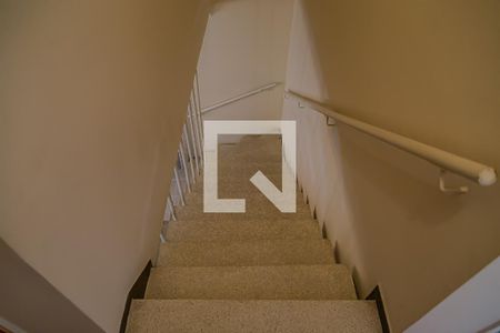 Casa à venda com 168m², 3 quartos e 5 vagas Casa à venda com 168m², 3 quartos e 5 vagasCorredor - Escada