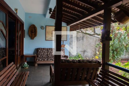 Casa à venda com 288m², 3 quartos e 2 vagas Casa à venda com 288m², 3 quartos e 2 vagasÁREA EXTERNA FUNDOS