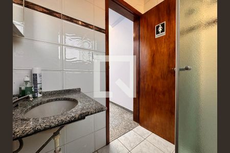 Casa à venda com 187m², 3 quartos e 4 vagas Casa à venda com 187m², 3 quartos e 4 vagasBanheiro