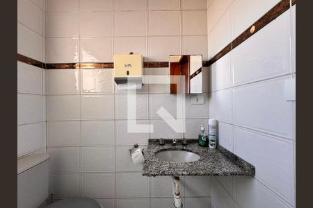 Casa à venda com 187m², 3 quartos e 4 vagas Casa à venda com 187m², 3 quartos e 4 vagasBanheiro