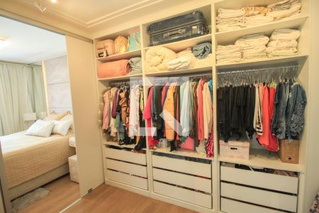 Apartamento à venda com 101m², 3 quartos e 2 vagas Apartamento à venda com 101m², 3 quartos e 2 vagasCloset/Suíte