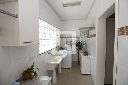 Casa à venda com 270m², 3 quartos e 8 vagasÁrea de Serviço