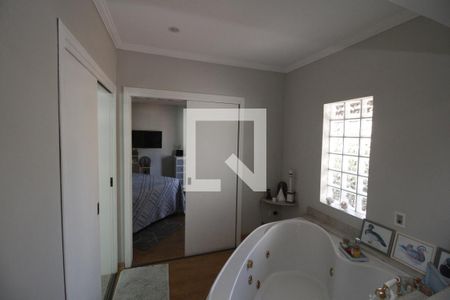 Casa à venda com 270m², 3 quartos e 8 vagasBanheiro da Suíte