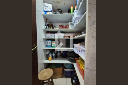 Casa à venda com 252m², 4 quartos e 5 vagas Casa à venda com 252m², 4 quartos e 5 vagasDespensa