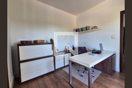 Casa à venda com 252m², 4 quartos e 5 vagas Casa à venda com 252m², 4 quartos e 5 vagasQuarto 2