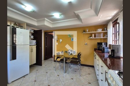 Casa à venda com 252m², 4 quartos e 5 vagas Casa à venda com 252m², 4 quartos e 5 vagasCozinha