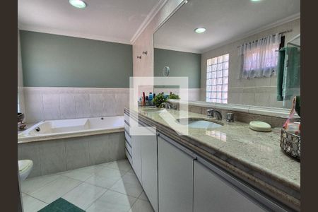 Casa à venda com 252m², 4 quartos e 5 vagas Casa à venda com 252m², 4 quartos e 5 vagasBanheiro da Suíte 2