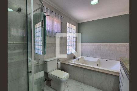 Casa à venda com 252m², 4 quartos e 5 vagas Casa à venda com 252m², 4 quartos e 5 vagasBanheiro da Suíte 2