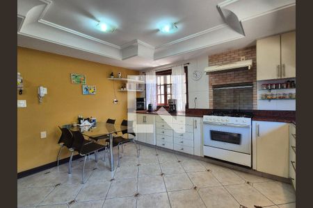 Casa à venda com 252m², 4 quartos e 5 vagas Casa à venda com 252m², 4 quartos e 5 vagasCozinha