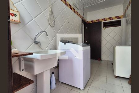 Casa à venda com 252m², 4 quartos e 5 vagas Casa à venda com 252m², 4 quartos e 5 vagasÁrea de Serviço