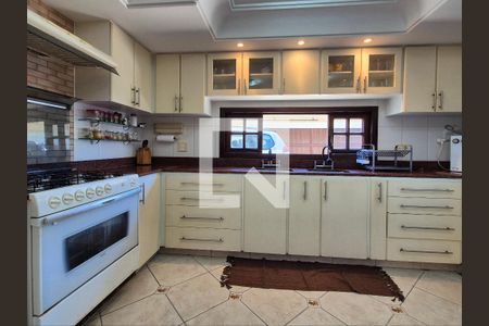 Casa à venda com 252m², 4 quartos e 5 vagas Casa à venda com 252m², 4 quartos e 5 vagasCozinha