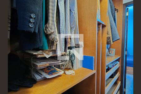 Casa à venda com 252m², 4 quartos e 5 vagas Casa à venda com 252m², 4 quartos e 5 vagasCloset da suíte 1