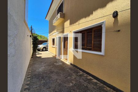 Casa à venda com 252m², 4 quartos e 5 vagas Casa à venda com 252m², 4 quartos e 5 vagasÁrea externa