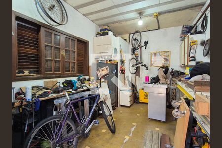 Casa à venda com 252m², 4 quartos e 5 vagas Casa à venda com 252m², 4 quartos e 5 vagasOficina