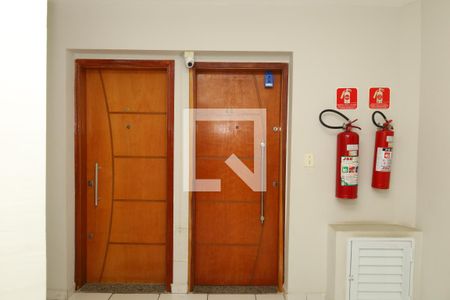 Apartamento para alugar com 45m², 2 quartos e 1 vagaÁrea comum - Porta do apartamento - Instalado lockbox