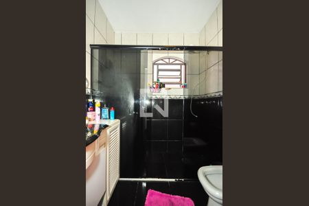 Casa à venda com 130m², 3 quartos e 2 vagas Casa à venda com 130m², 3 quartos e 2 vagasBanheiro Suíte