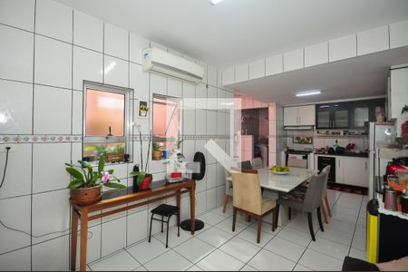 Casa à venda com 130m², 3 quartos e 2 vagas Casa à venda com 130m², 3 quartos e 2 vagasCozinha