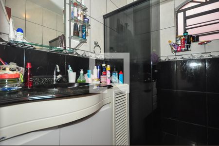 Casa à venda com 130m², 3 quartos e 2 vagas Casa à venda com 130m², 3 quartos e 2 vagasBanheiro Suíte