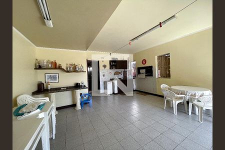 Casa à venda com 370m², 4 quartos e 4 vagasÁrea externa 