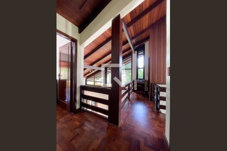 Casa à venda com 370m², 4 quartos e 4 vagasCorredor 