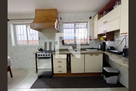 Casa à venda com 370m², 4 quartos e 4 vagasCozinha 