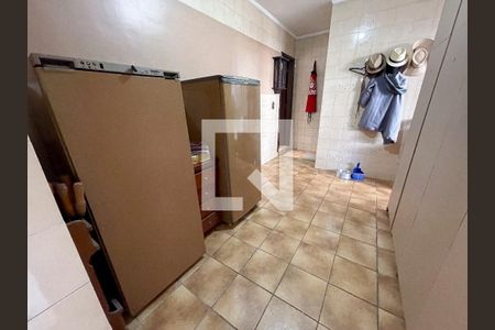 Casa à venda com 370m², 4 quartos e 4 vagasLavanderia 