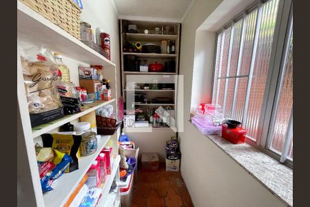 Casa à venda com 370m², 4 quartos e 4 vagasDispensa 