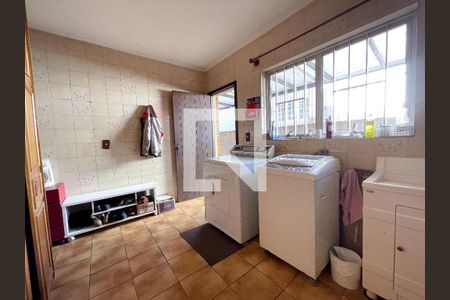 Casa à venda com 370m², 4 quartos e 4 vagasLavanderia 