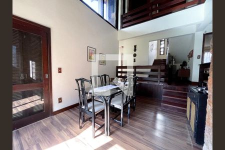 Casa à venda com 370m², 4 quartos e 4 vagasSala