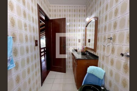 Casa à venda com 370m², 4 quartos e 4 vagasBanheiro Social 