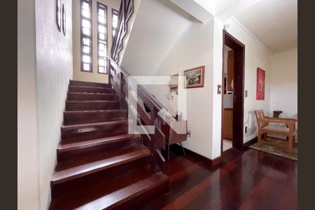 Casa à venda com 370m², 4 quartos e 4 vagasEscadas