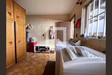 Casa à venda com 370m², 4 quartos e 4 vagasLavanderia 