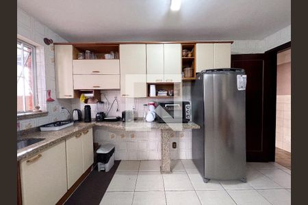 Casa à venda com 370m², 4 quartos e 4 vagasCozinha 